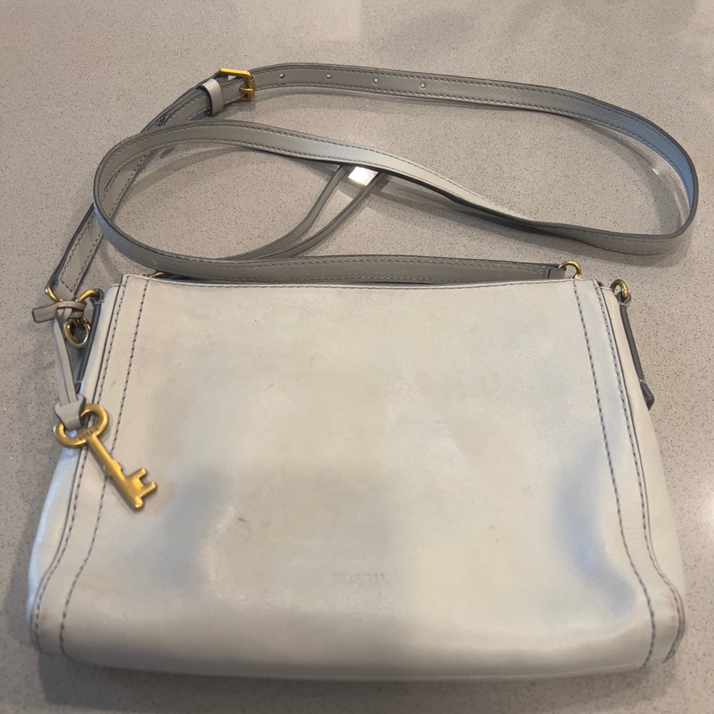 Fossil White Leather Crossbody with Gold Key Charm and Adjustable Strap